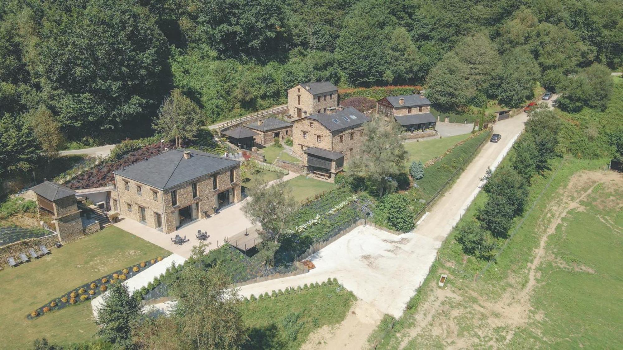 Villa Complejo Rural Casona De *