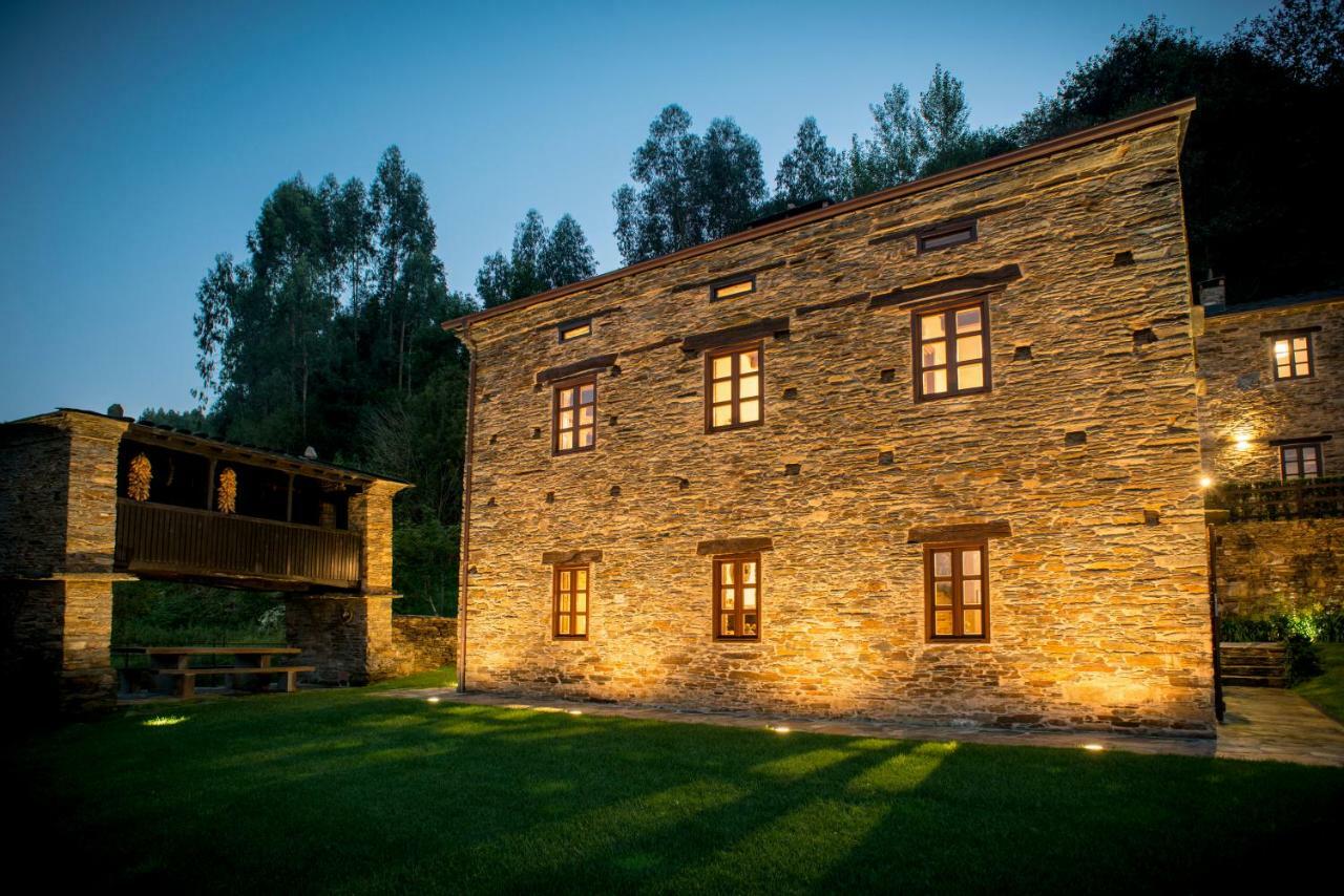 Complejo Rural Casona De *